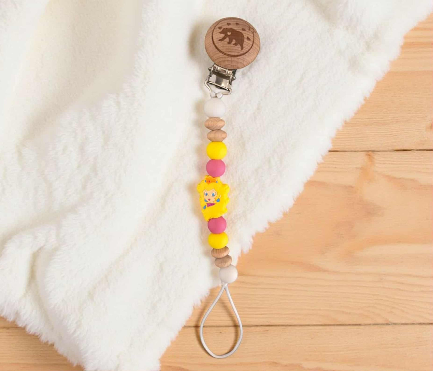 Attache suçe princesse (collaboration Création Maman ourse)(précommande fin octobre)